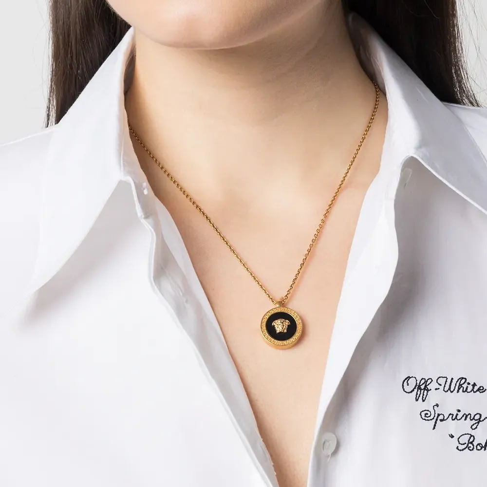 Колье с кулоном Medusa