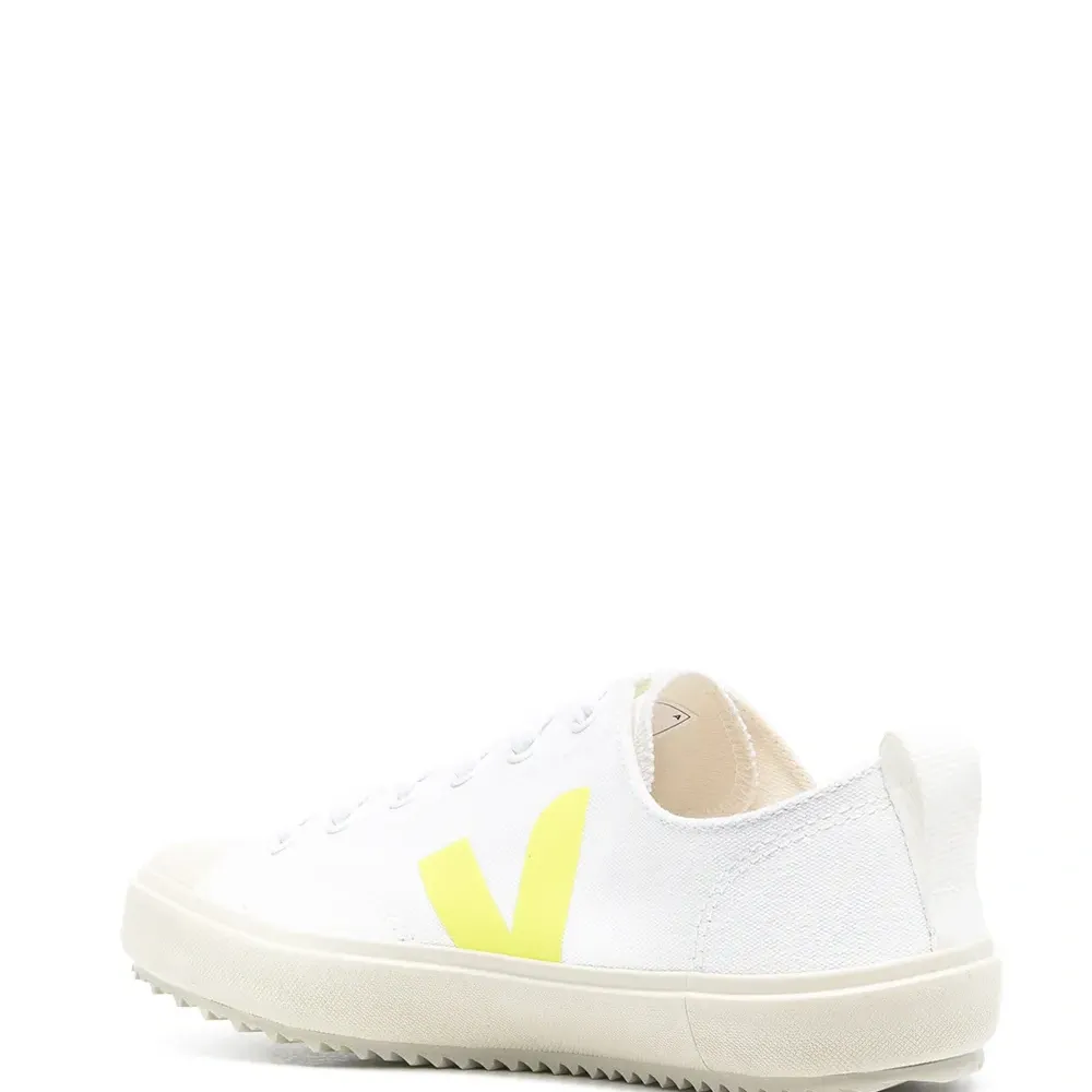 Кеды с логотипом