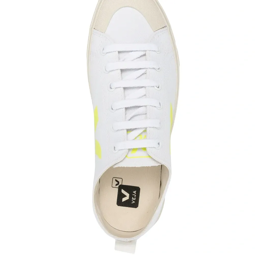 Кеды с логотипом