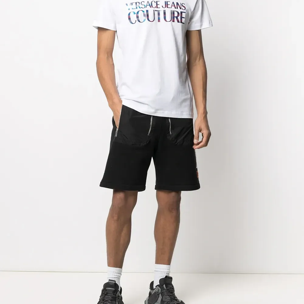 Футболка с логотипом