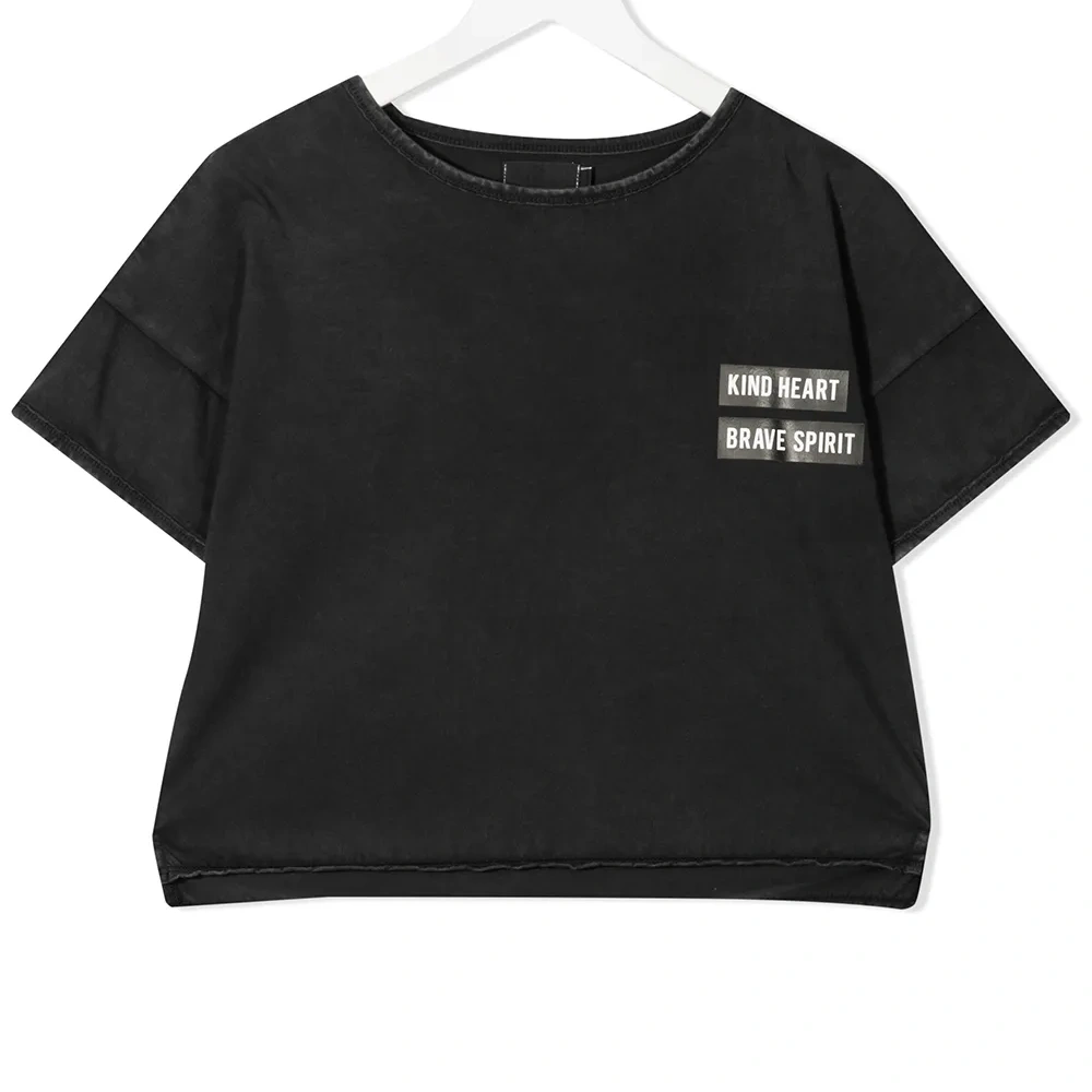 укороченная футболка с надписью