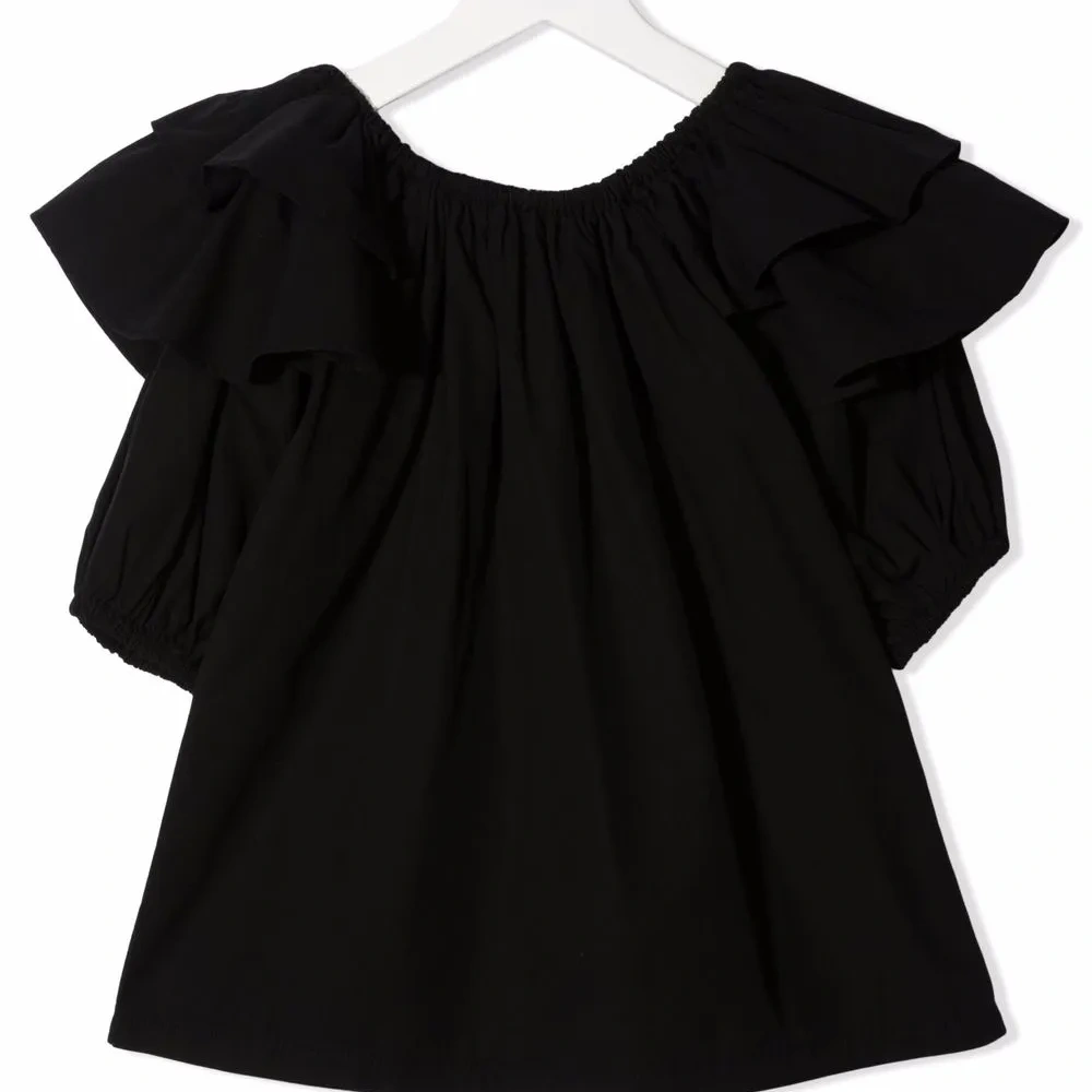 блузка с короткими рукавами и оборками