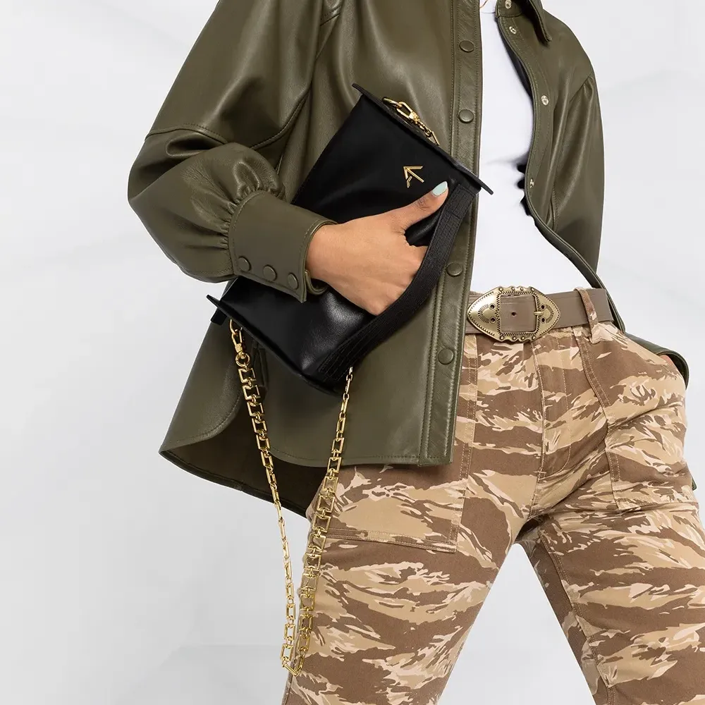 Укороченные камуфляжные брюки