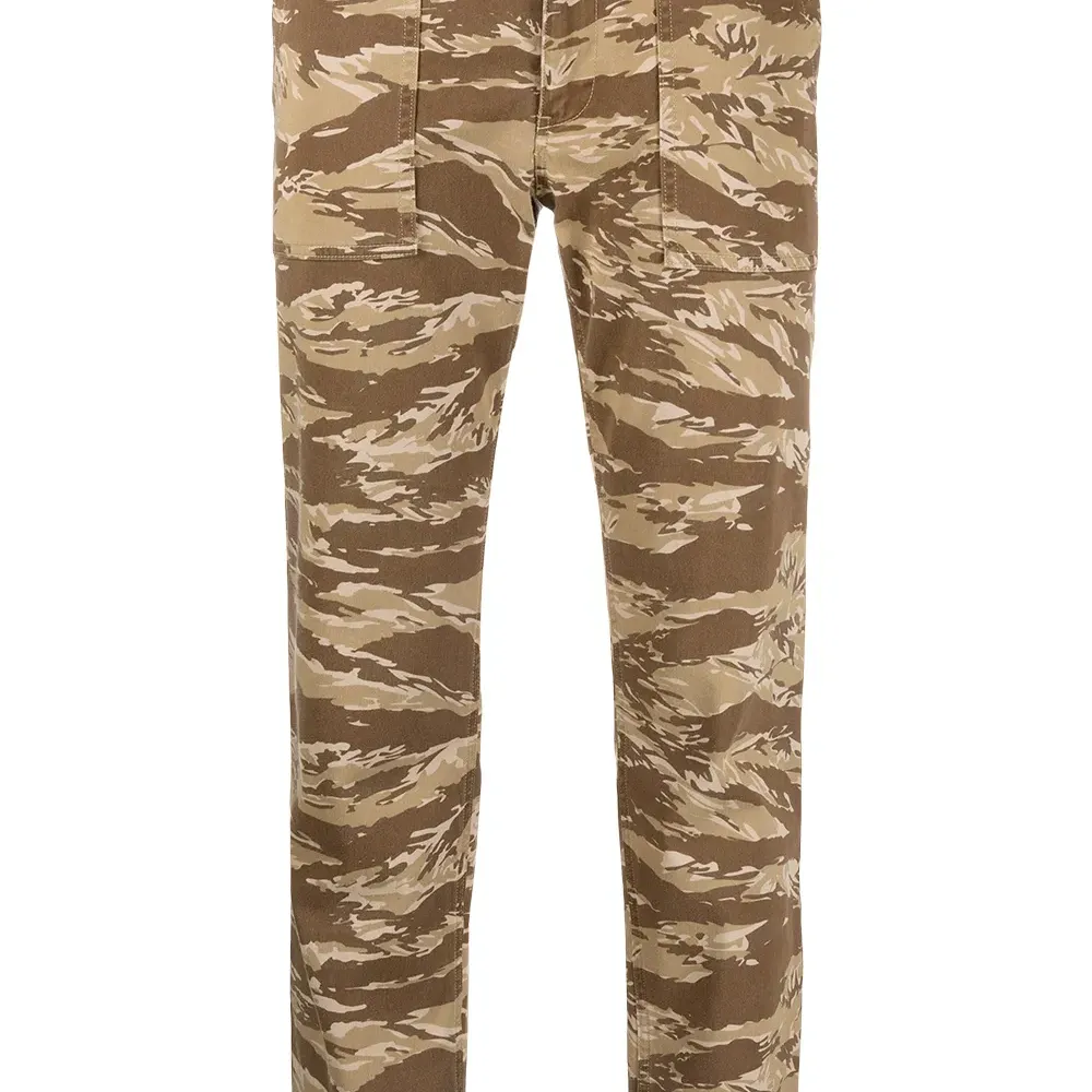 Укороченные камуфляжные брюки