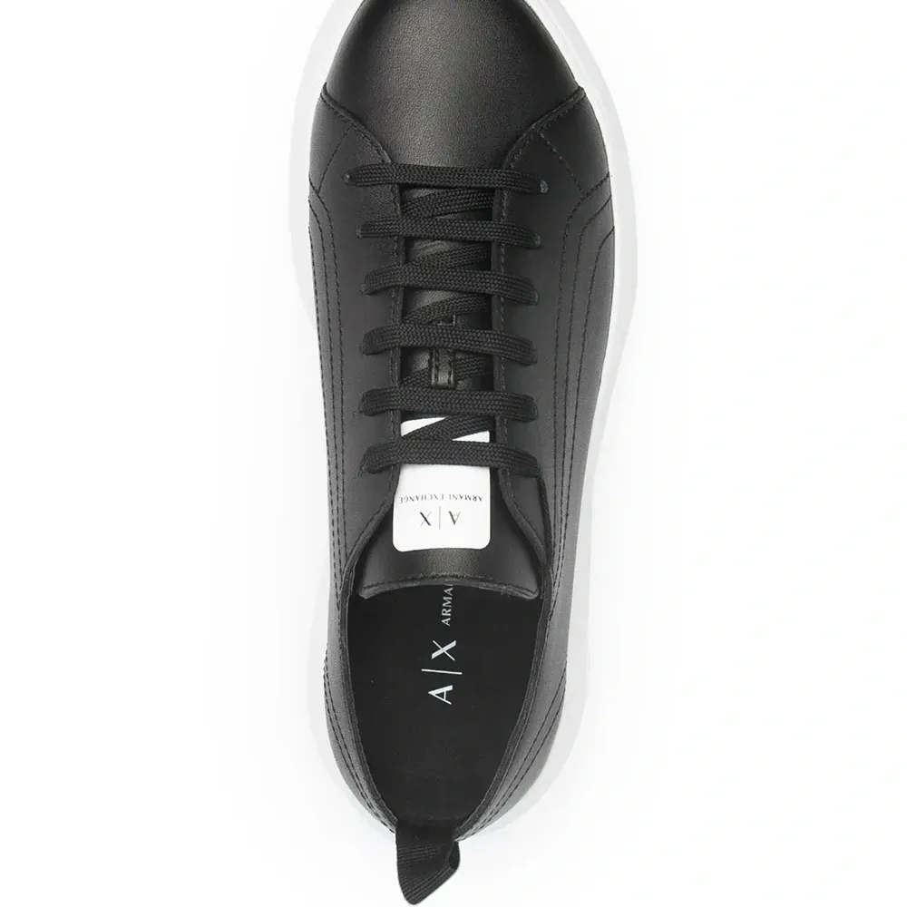 Массивные кроссовки на шнуровке