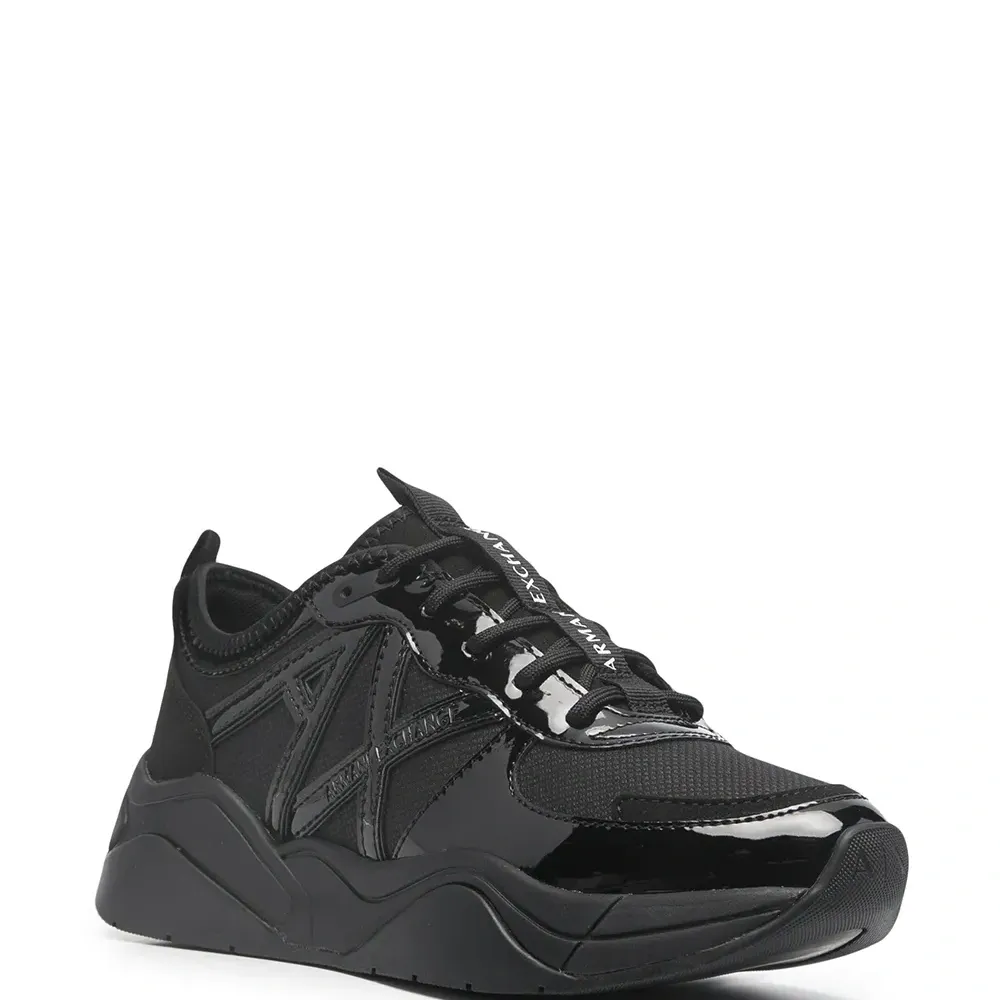 Кроссовки с логотипом