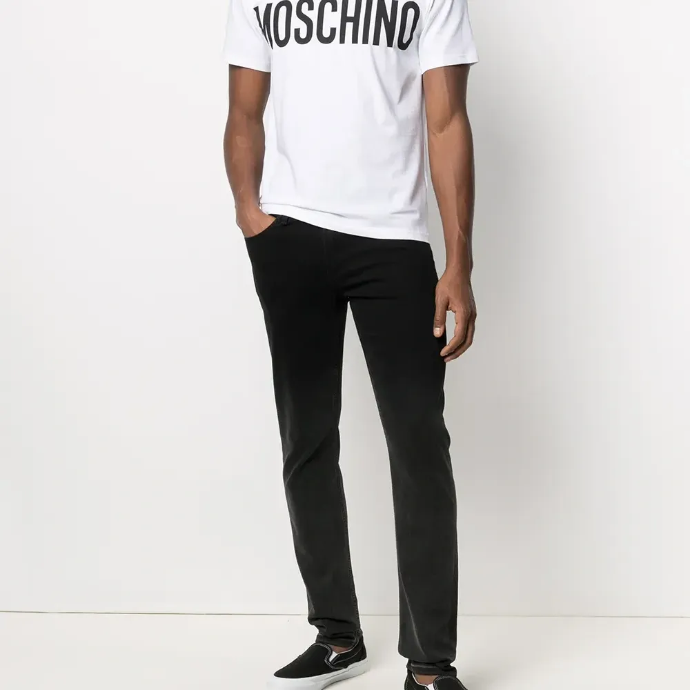 Футболка с логотипом