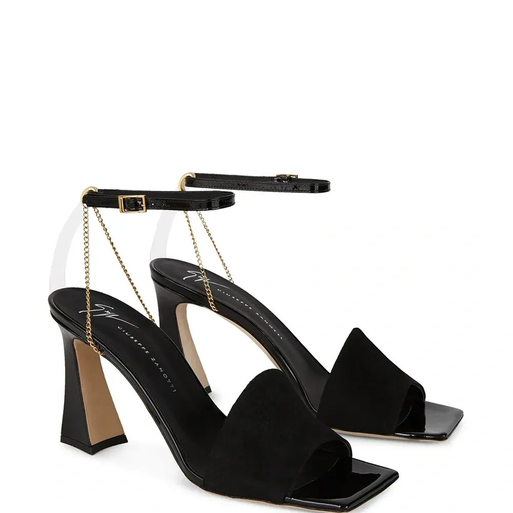 Босоножки на скульптурном каблуке