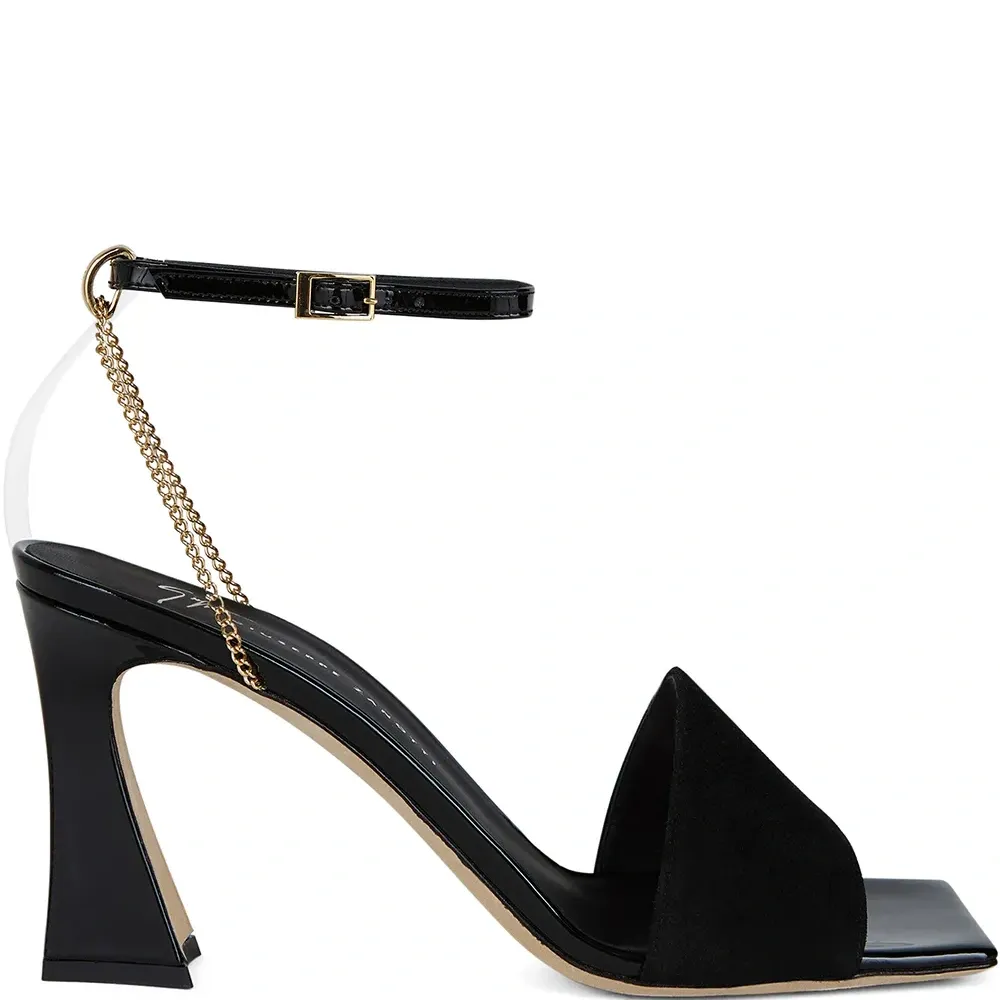 Босоножки на скульптурном каблуке