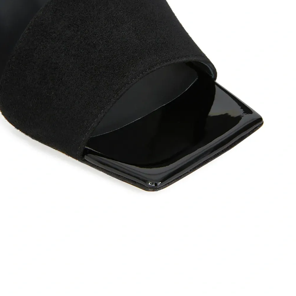 Босоножки на скульптурном каблуке