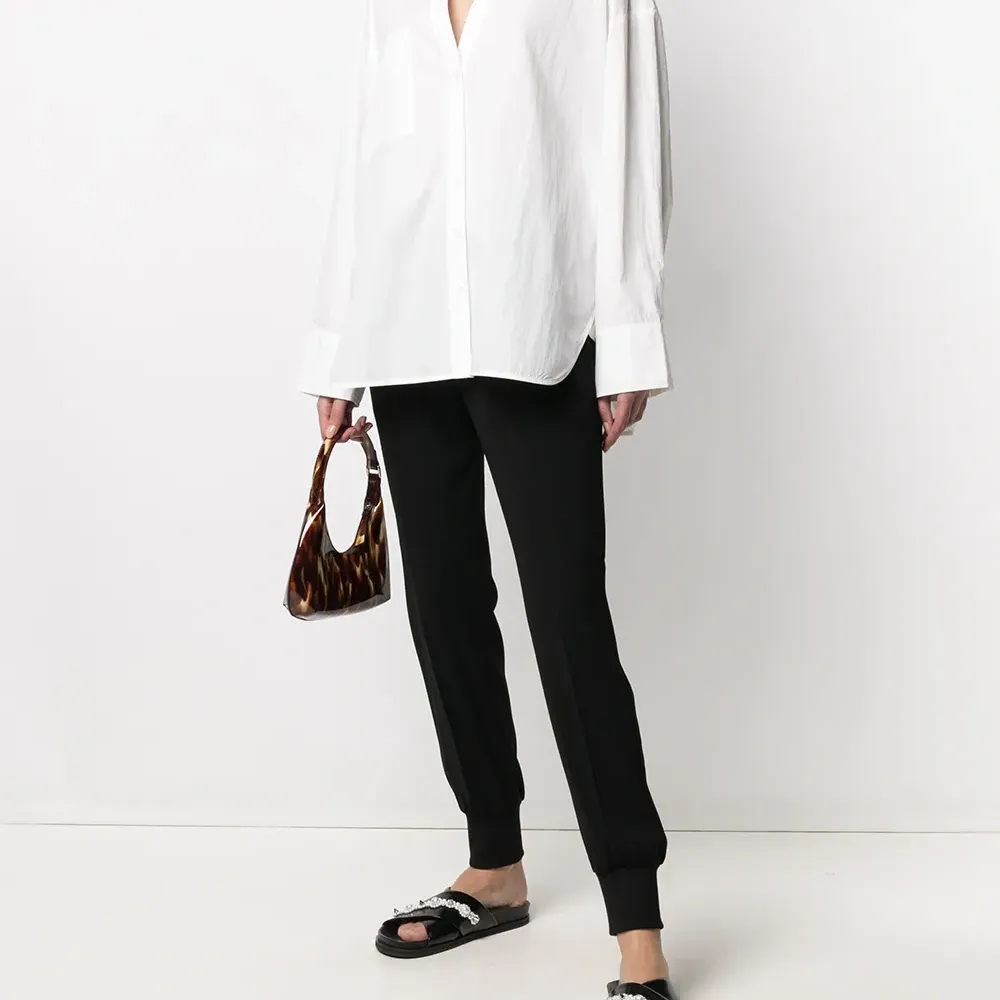 Рубашка свободного кроя с V-образным вырезом