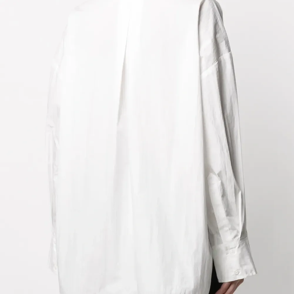 Рубашка свободного кроя с V-образным вырезом