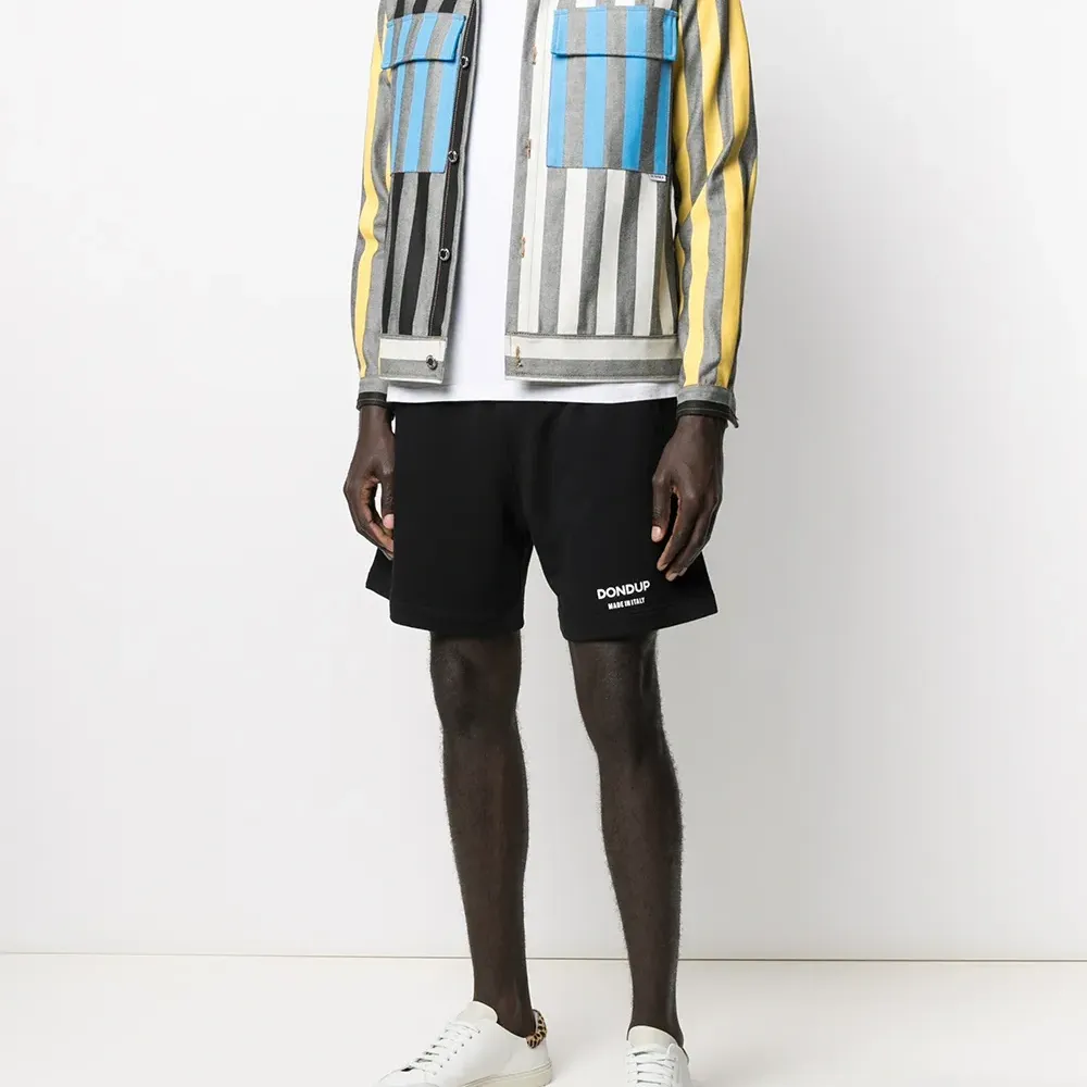 Спортивные шорты с логотипом