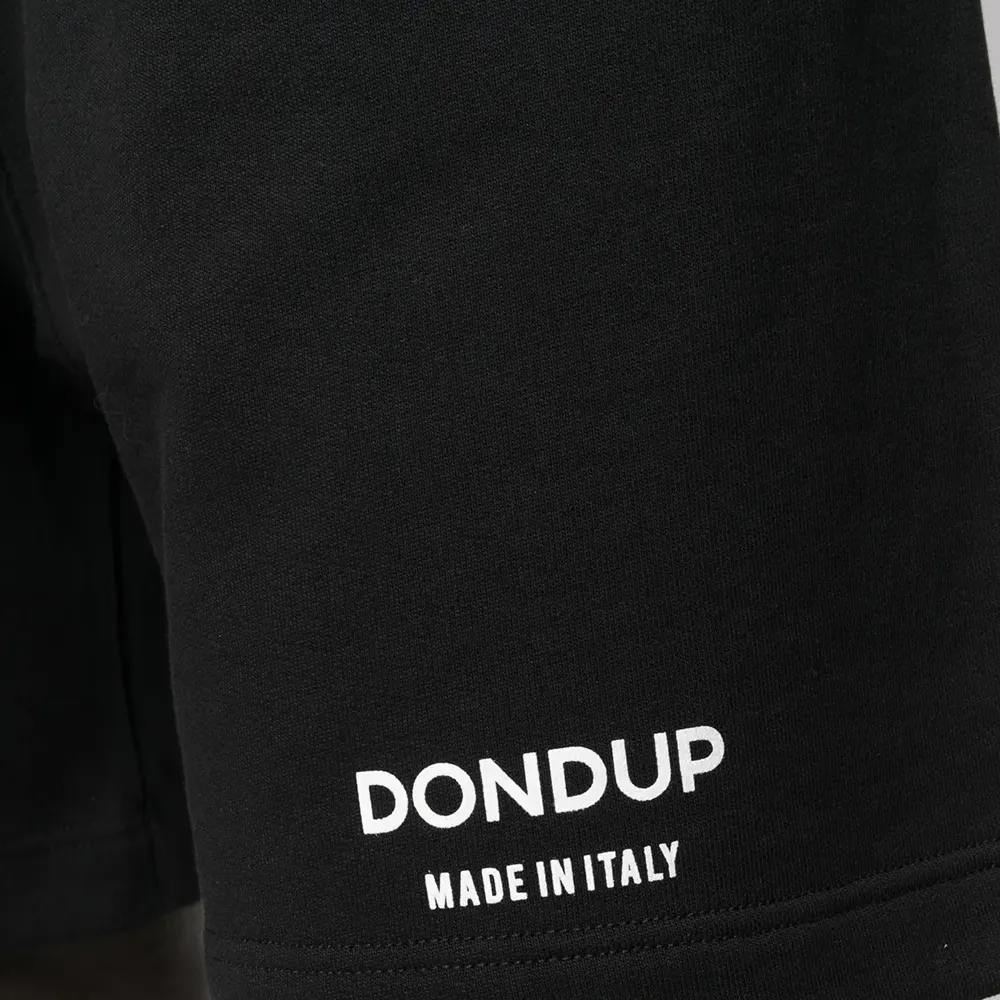 Спортивные шорты с логотипом