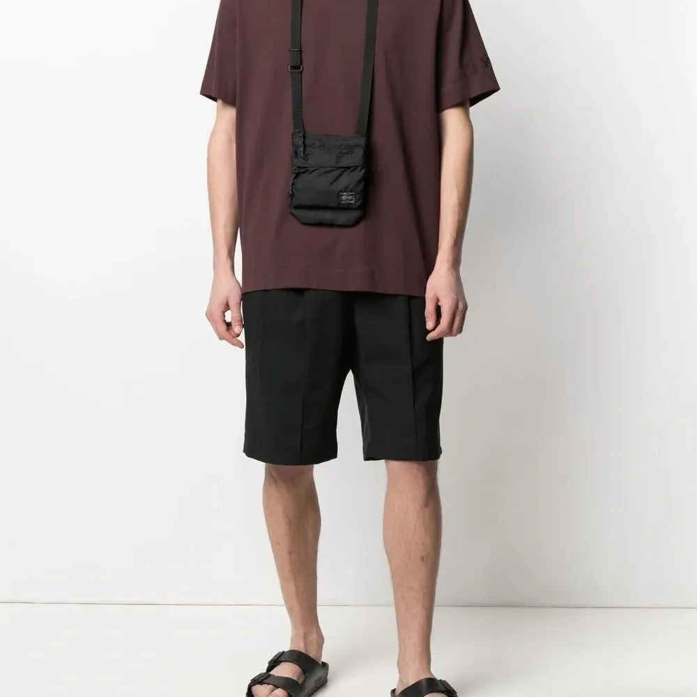 Сумка-мессенджер с нашивкой-логотипом