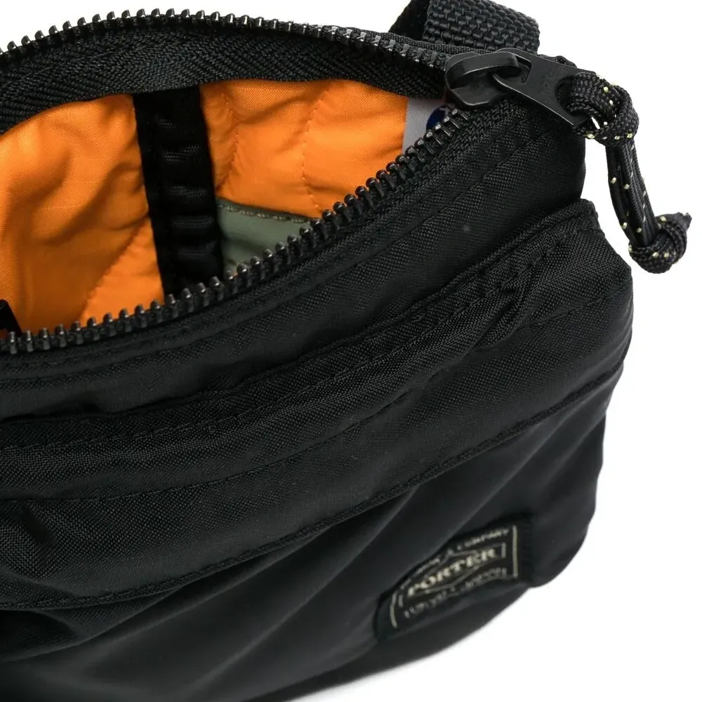 Сумка-мессенджер с нашивкой-логотипом