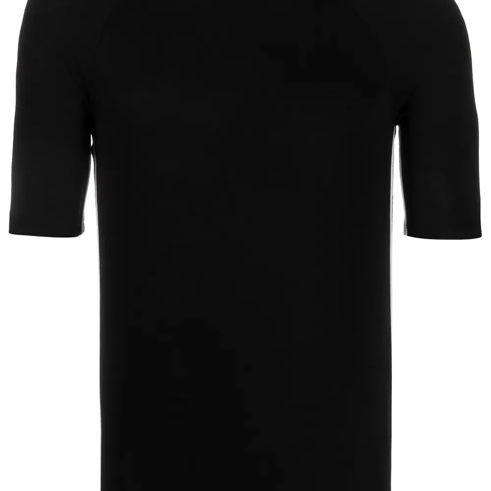 Футболка с логотипом