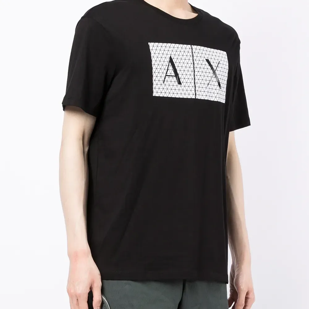 Футболка с логотипом