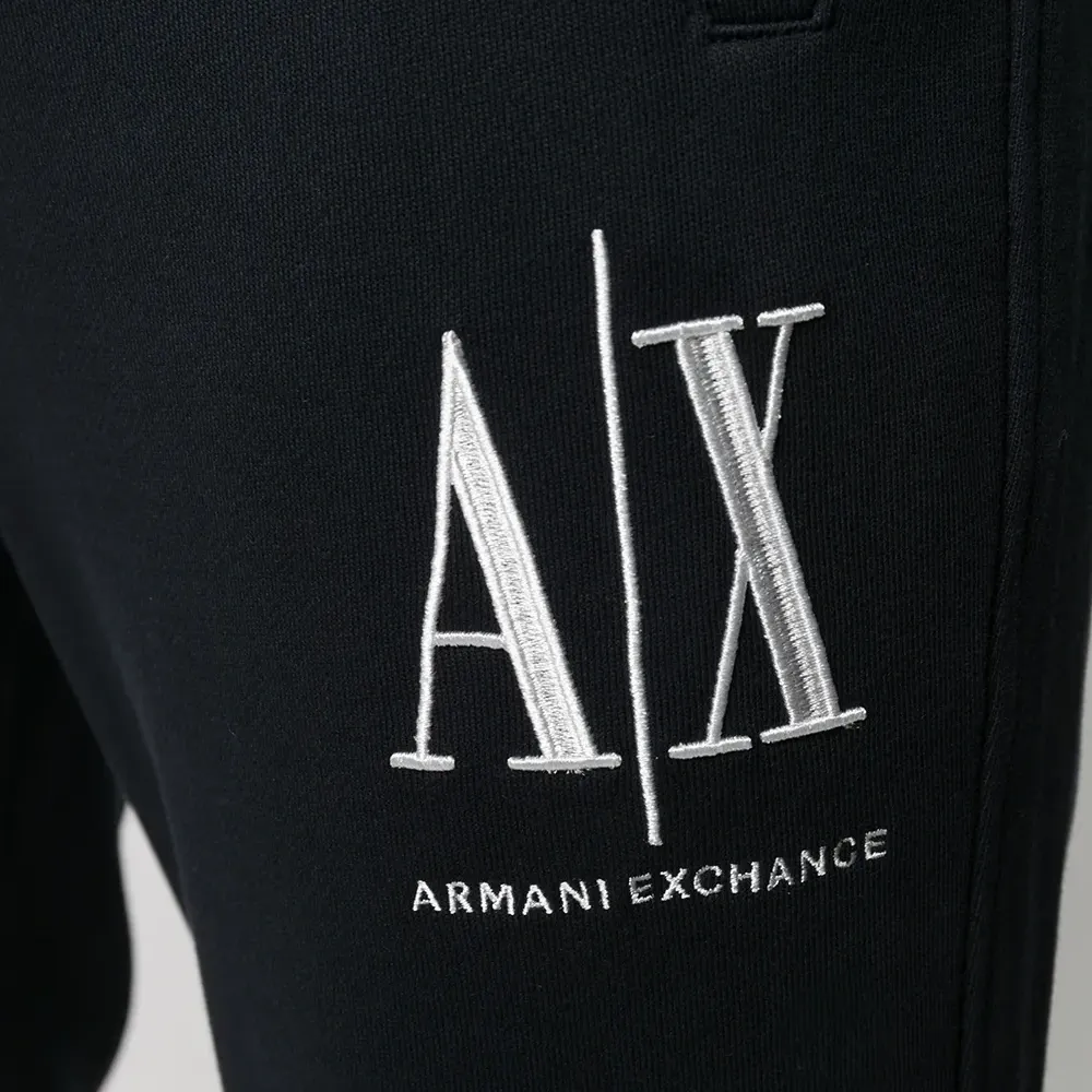 Спортивные брюки с вышитым логотипом