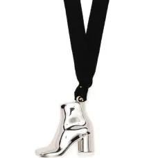 Колье с подвеской Колье с подвеской