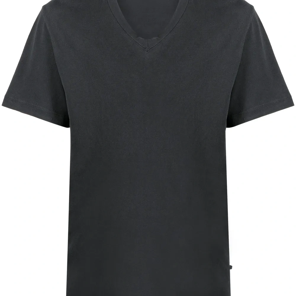 Футболка с V-образным вырезом