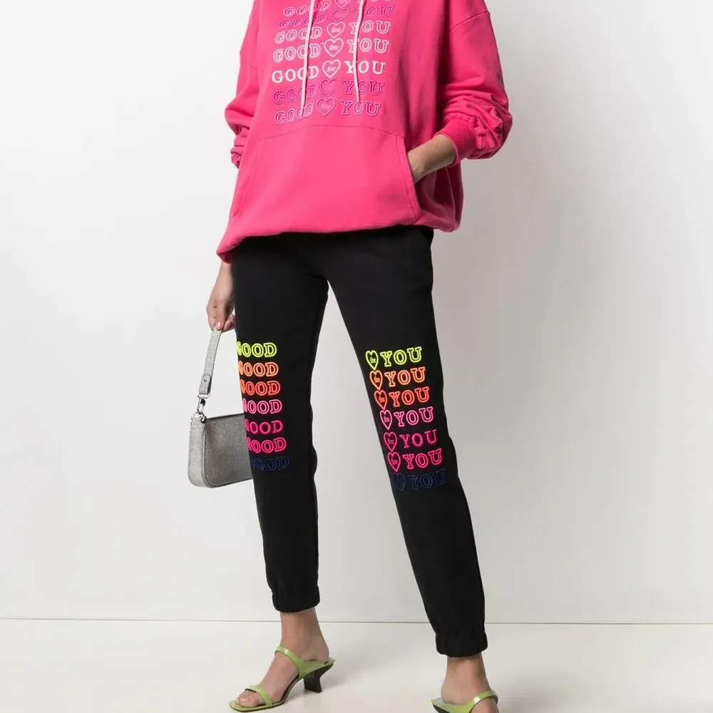 спортивные брюки с кулиской и надписью