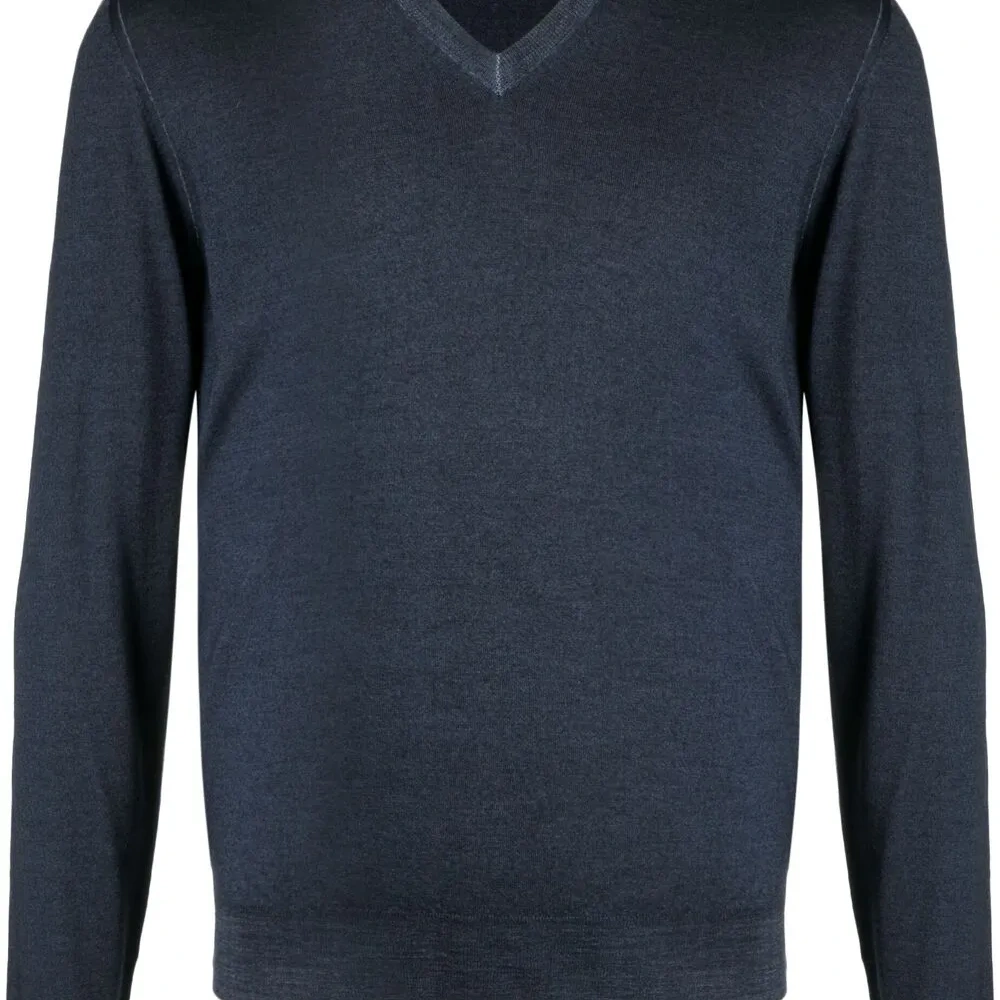 свитер с V-образным вырезом