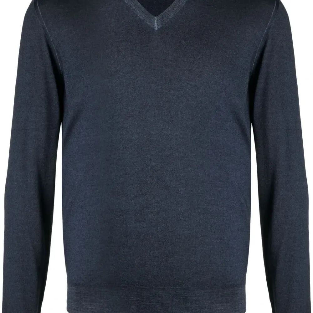 свитер с V-образным вырезом