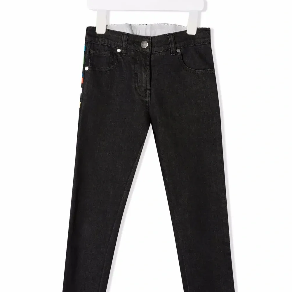 джинсы с логотипом на лампасах