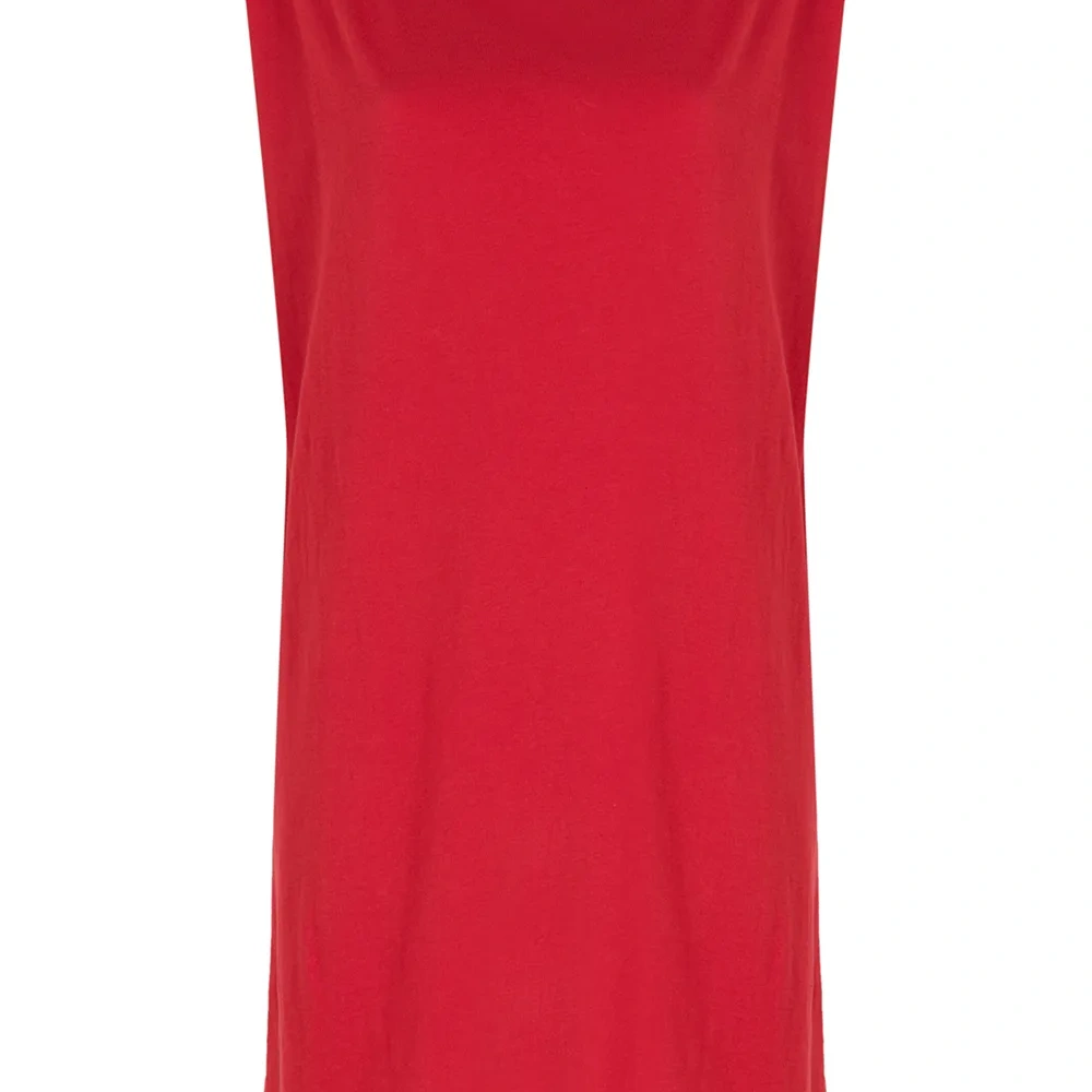 Платье без рукавов