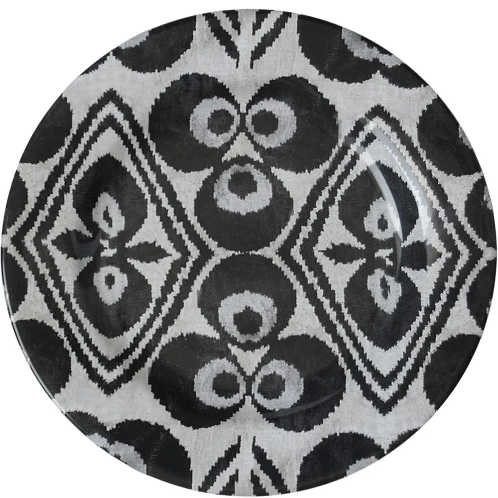 Керамическая тарелка с узором икат (19 см)