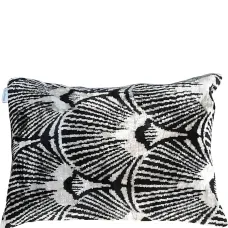 Бархатная подушка с принтом