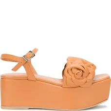 Босоножки на платформе с цветочной аппликацией