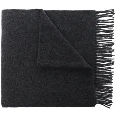 Шерстяной шарф с бахромой