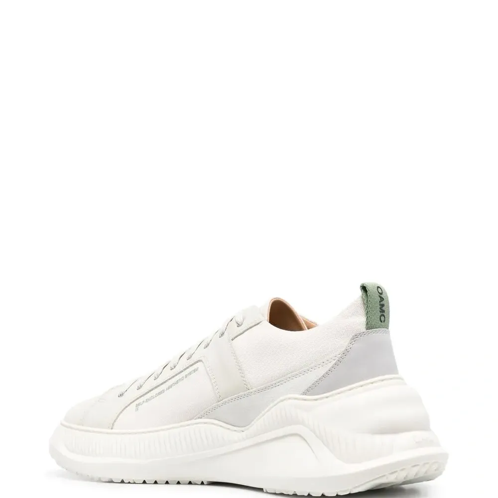 Высокие кроссовки на массивной подошве