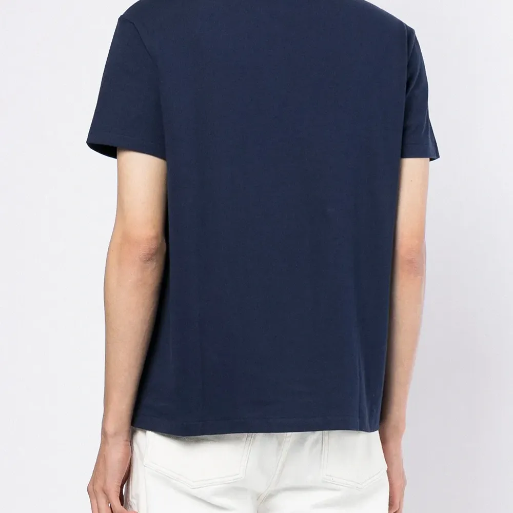 Футболка с вышитым логотипом