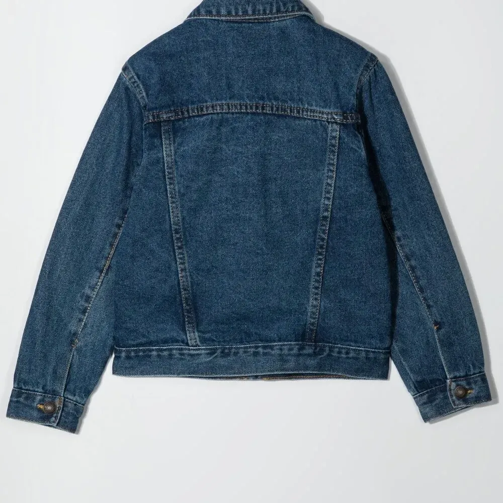 Джинсовая куртка с заостренным воротником