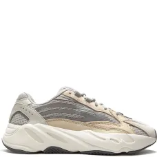 Кроссовки YEEZY Boost 700 V2 Cream