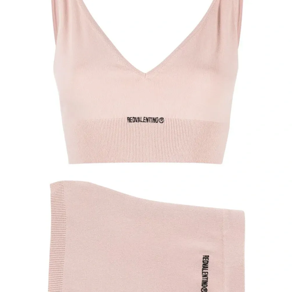 Комплект из укороченного топа и шортов