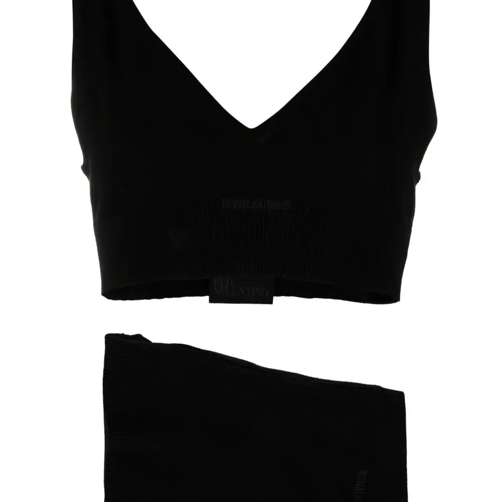 Комплект из укороченного топа и шортов