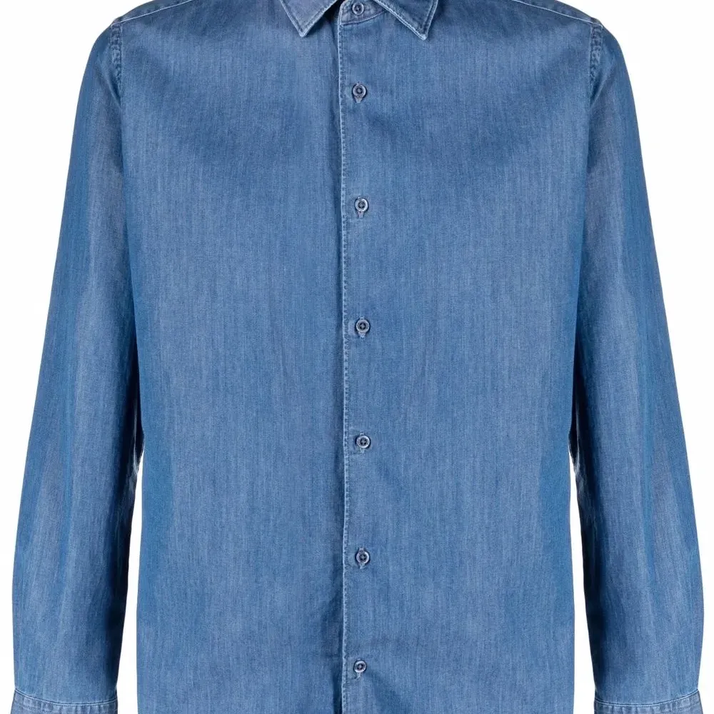 Джинсовая рубашка на пуговицах