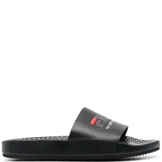 Шлепанцы в горох из коллаборации с Fila Шлепанцы в горох из коллаборации с Fila