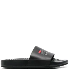 Шлепанцы в горох из коллаборации с Fila