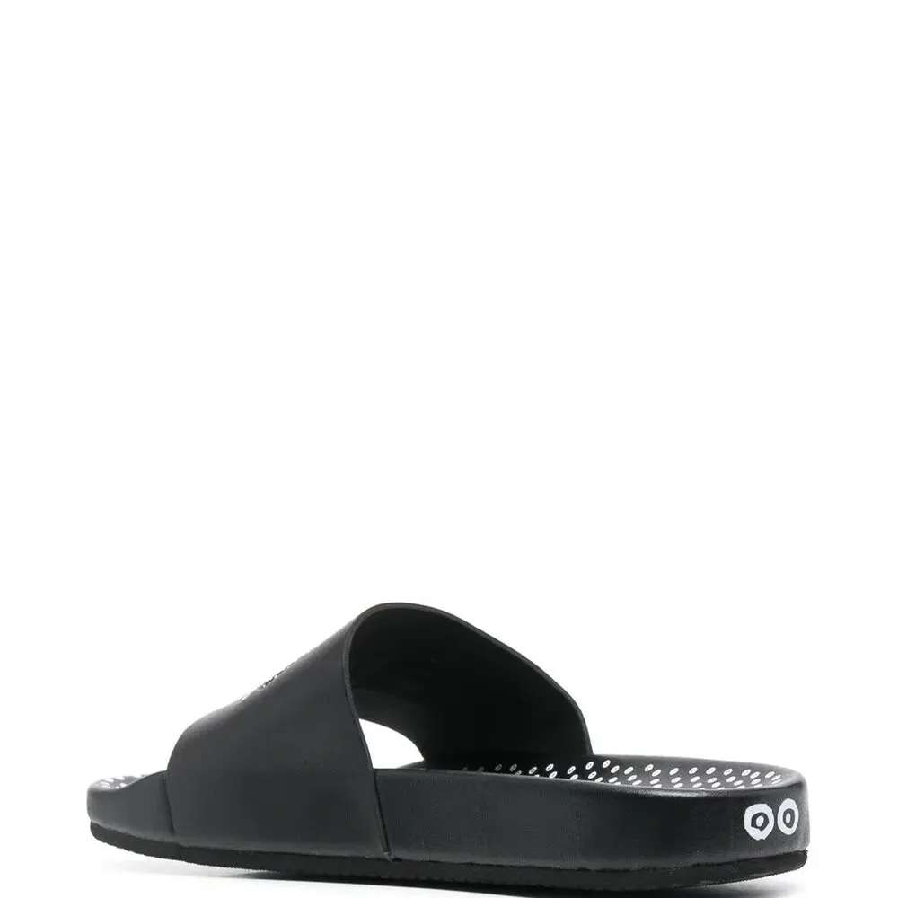 Шлепанцы в горох из коллаборации с Fila