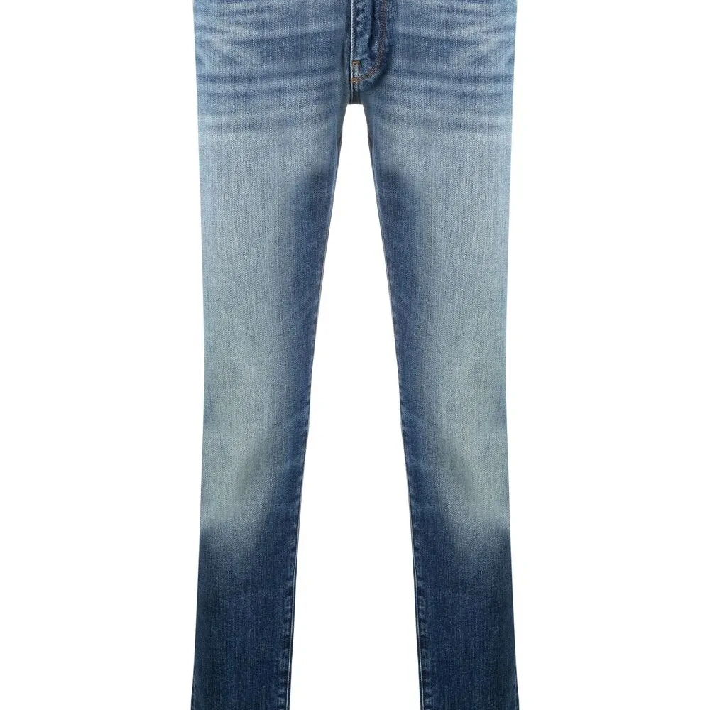 Прямые джинсы с заниженной талией