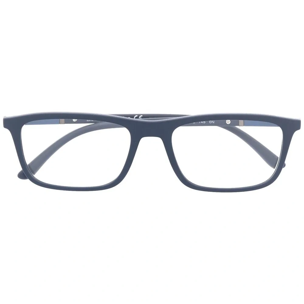 Очки в прямоугольной оправе