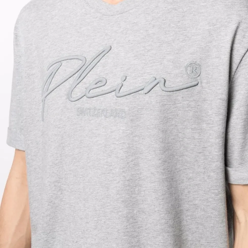 Футболка с вышитым логотипом