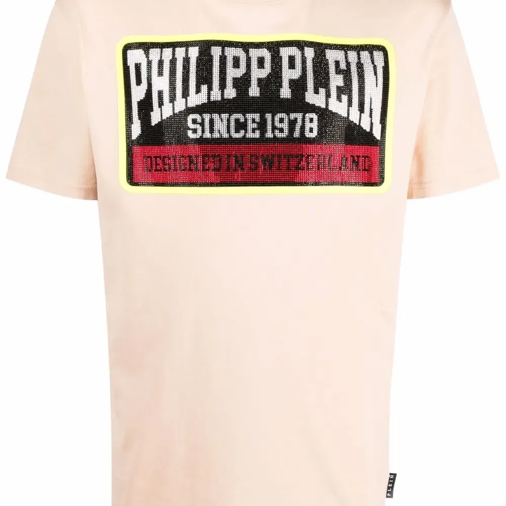 Футболка с логотипом