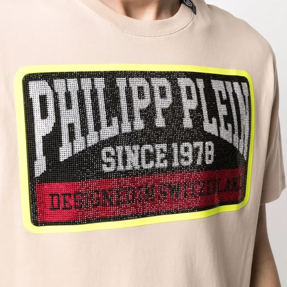 Футболка с логотипом