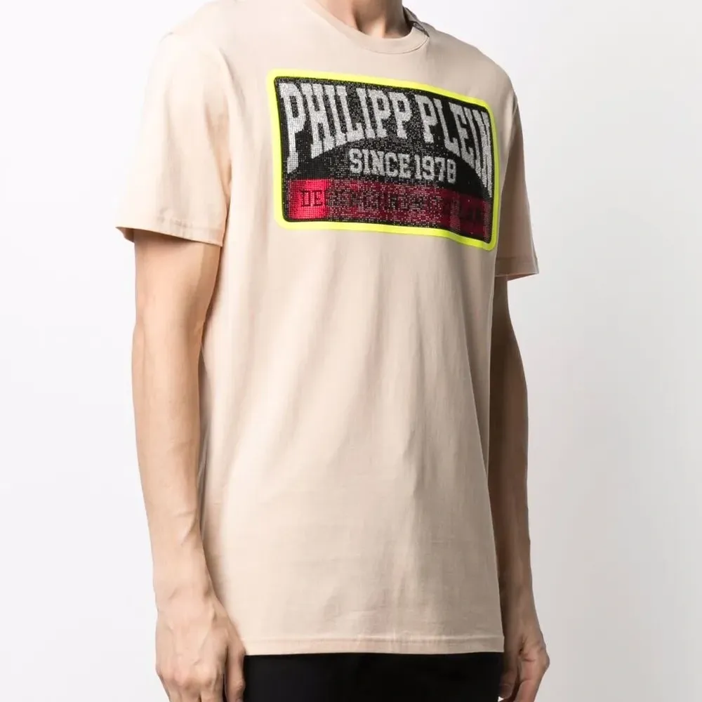 Футболка с логотипом